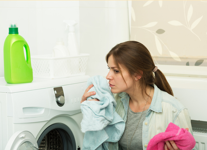 Pulire la lavatrice per eliminare cattivi odori e muffe 